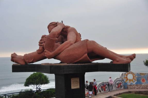 A Praça do Amor, em frente ao mar, em Lima - Peru